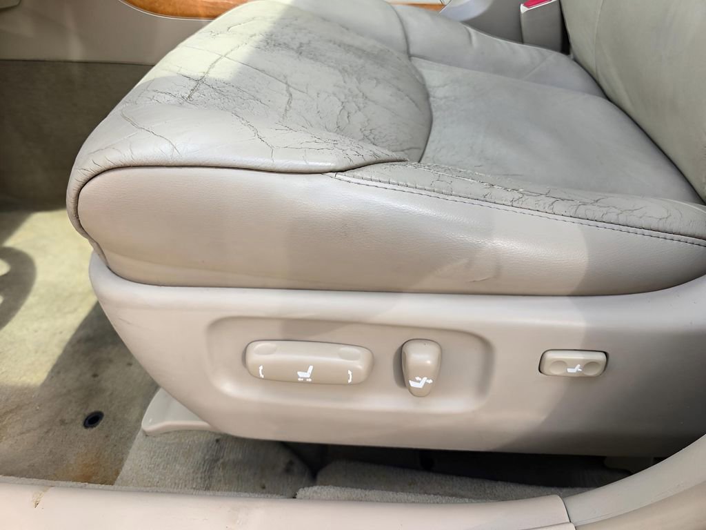 Used 2007 Toyota Avalon XLS image 26