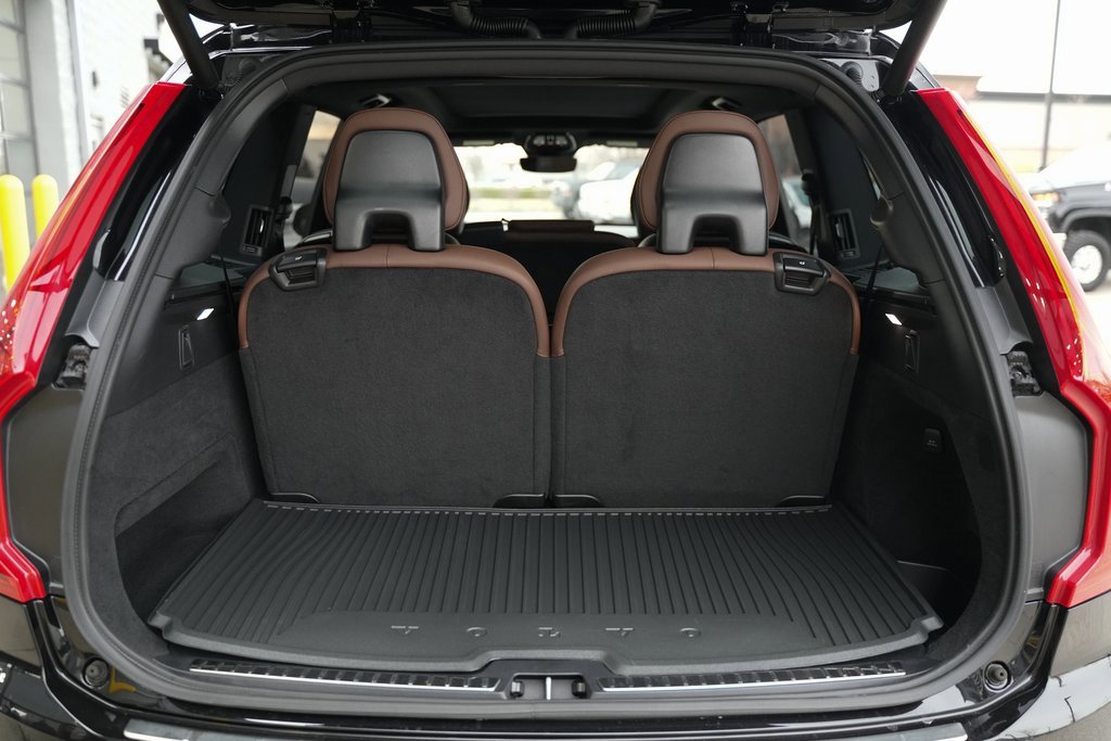 Used 2024 Volvo XC90 B6 Plus w/ Protection Package image 39