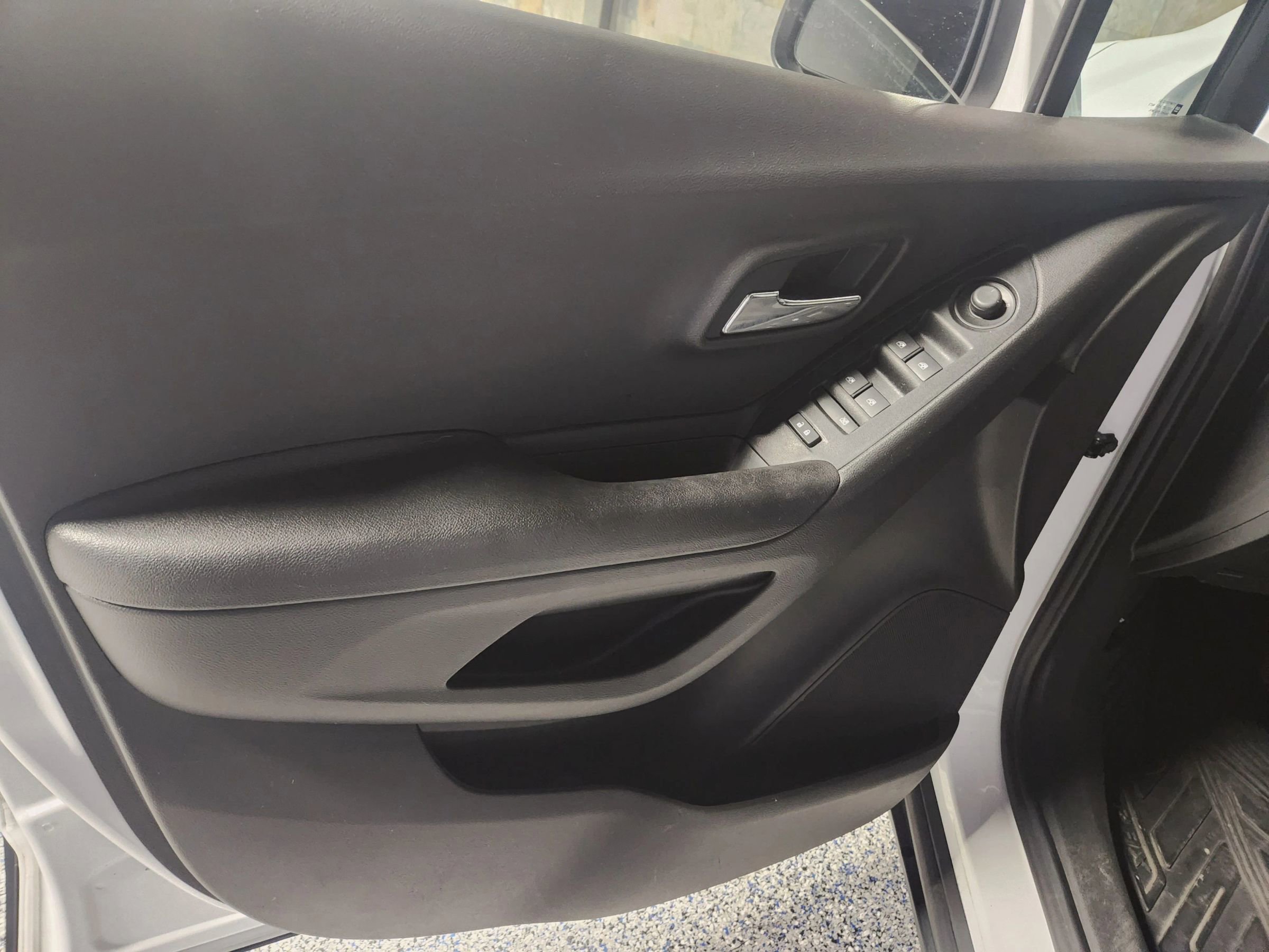 Used 2019 Chevrolet Trax LS w/ Tint and Cruise Package image 12