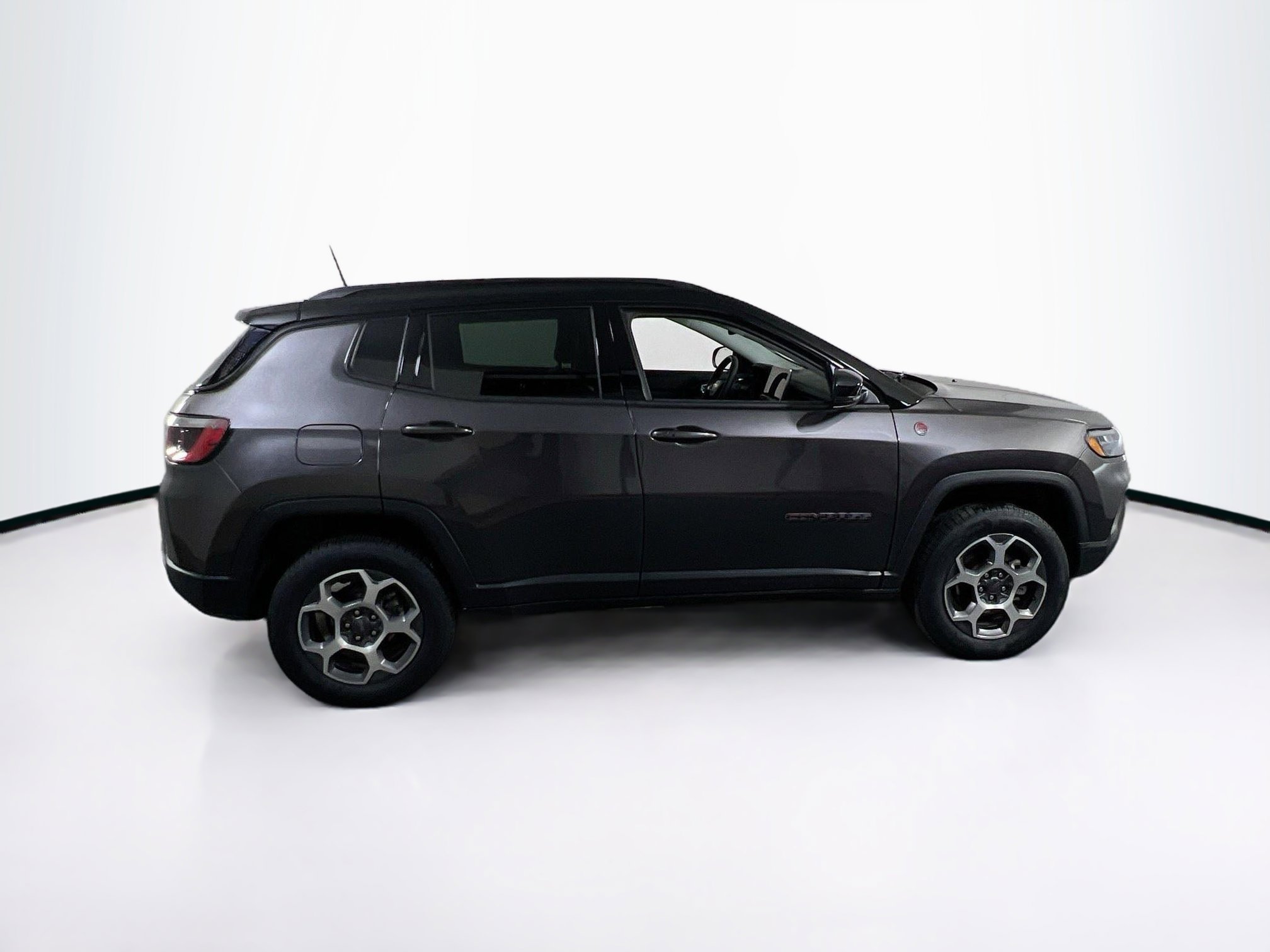 Used 2022 Jeep Compass Trailhawk image 4