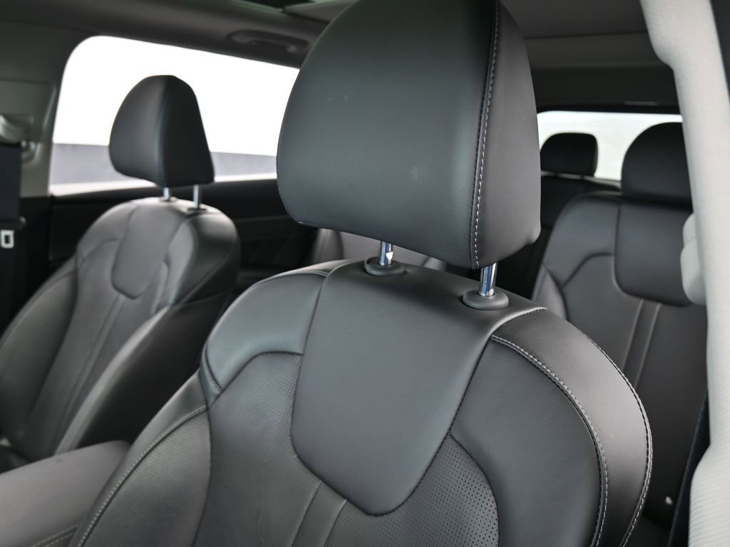 Used 2025 Kia Sorento SX image 17