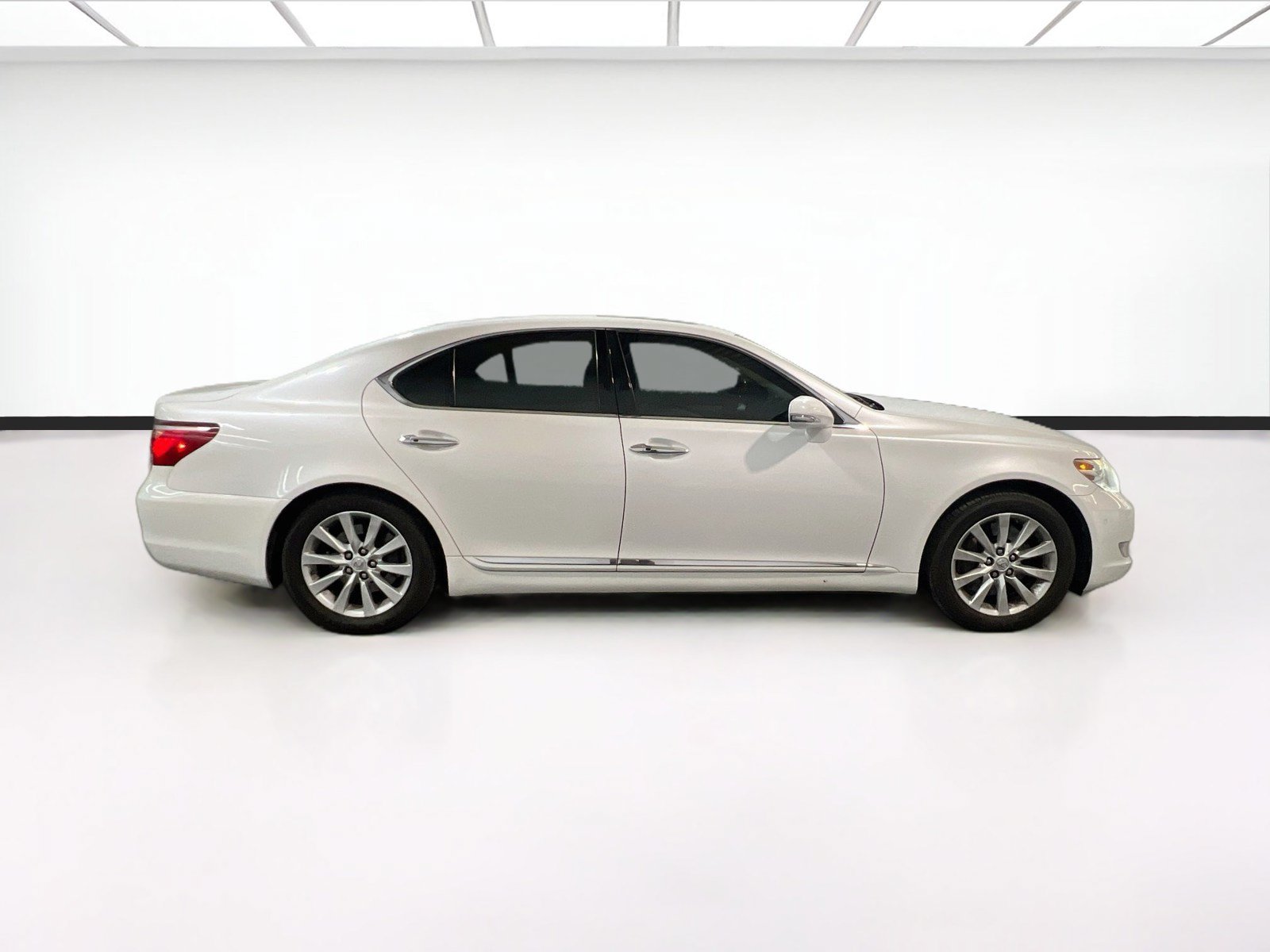 Used 2010 Lexus LS 460 AWD w/ Comfort Pkg image 25
