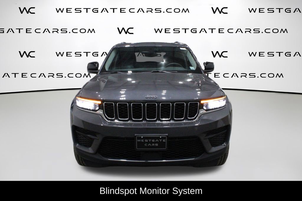 Used 2023 Jeep Grand Cherokee Laredo image 4