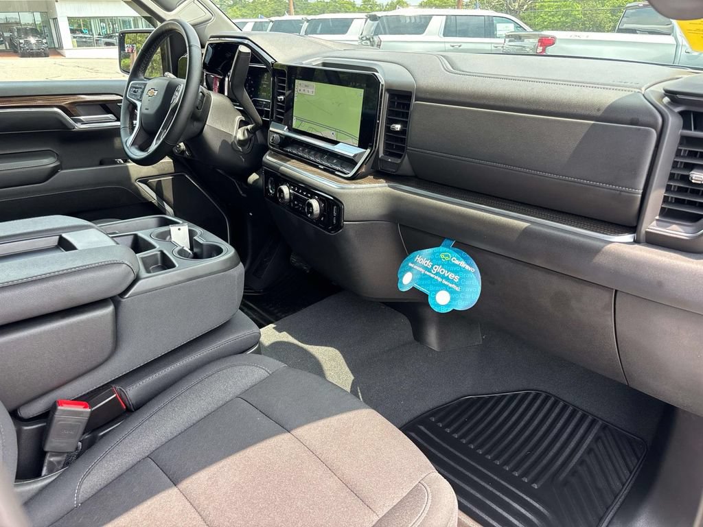 Used 2024 Chevrolet Silverado 1500 LT AWD/4WD image 18
