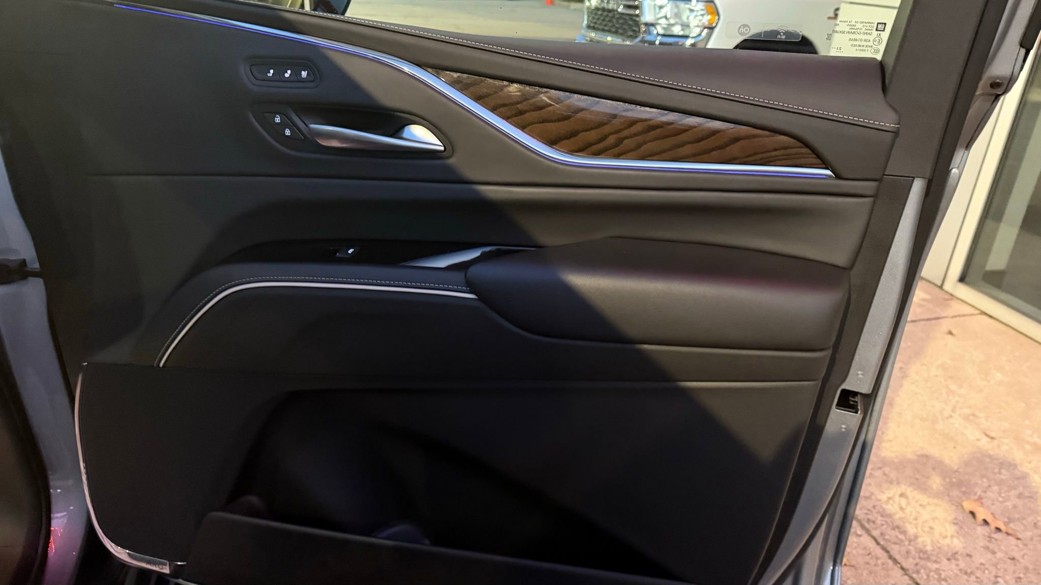 Used 2024 Cadillac Escalade ESV Premium Luxury Platinum w/ Heavy-Duty Trailer Package image 12