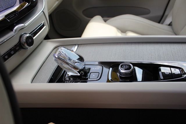 Certified 2023 Volvo XC60 T8 Ultimate w/ Climate Package AWD/4WD image 36