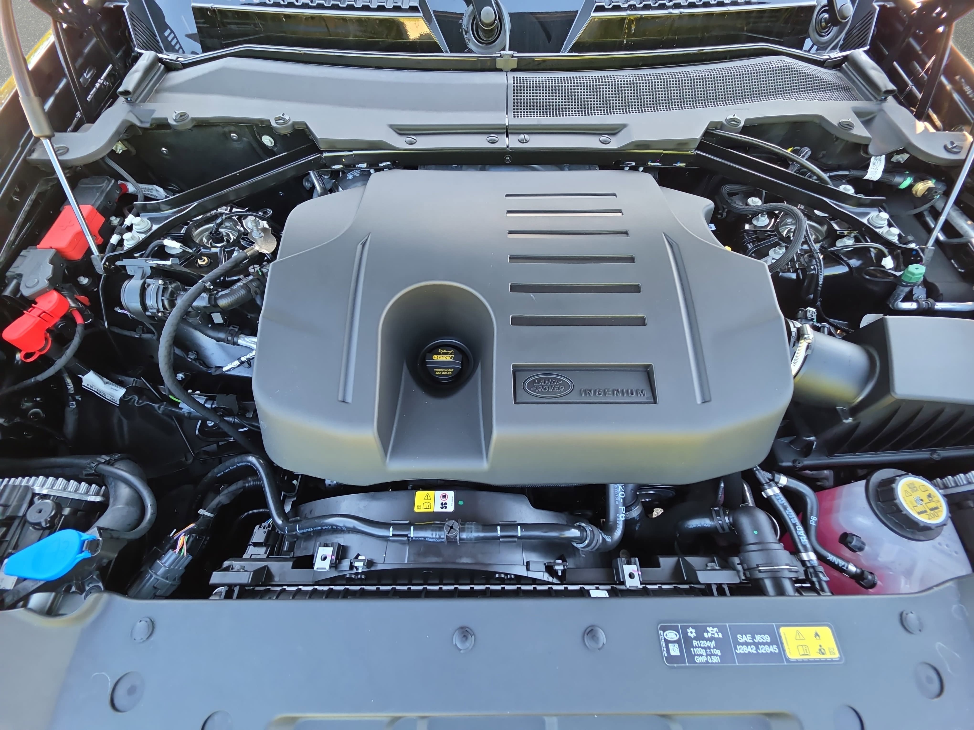 New 2026 Land Rover Defender 130 X-Dynamic SE AWD/4WD image 32