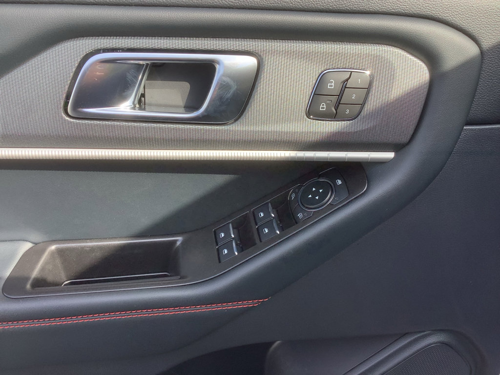 New 2026 Ford Explorer ST-Line w/ ST-Line Street Pack image 13