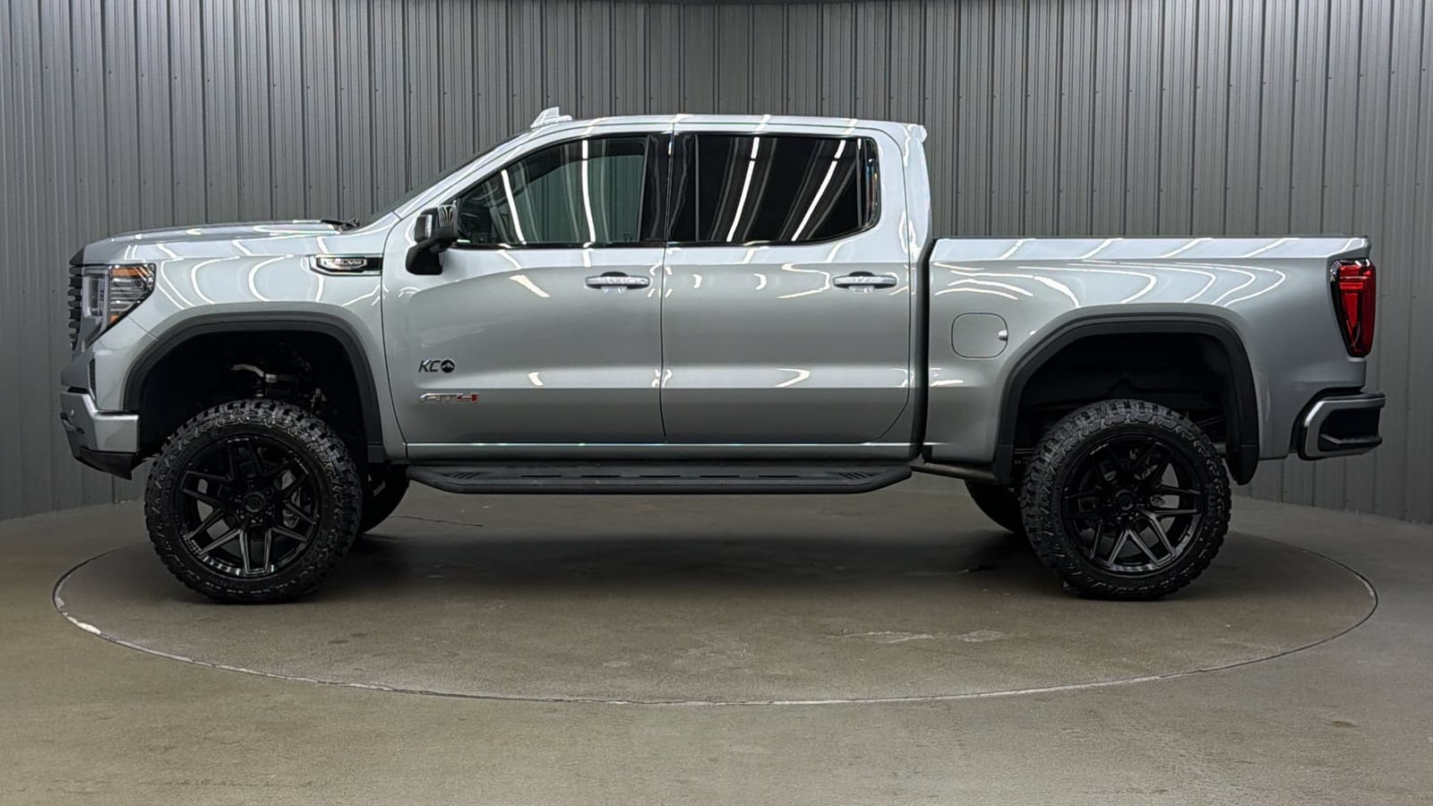 Used 2026 GMC Sierra 1500 AT4 w/ Technology Package AWD/4WD image 2