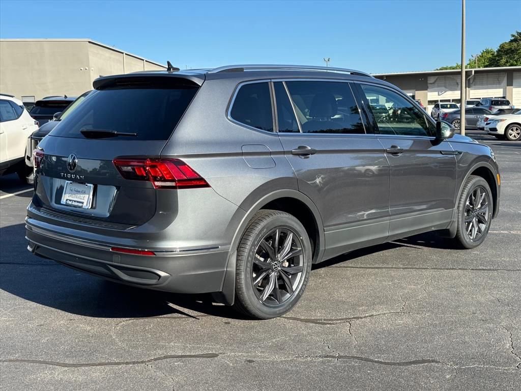 Used 2023 Volkswagen Tiguan SE FWD image 3