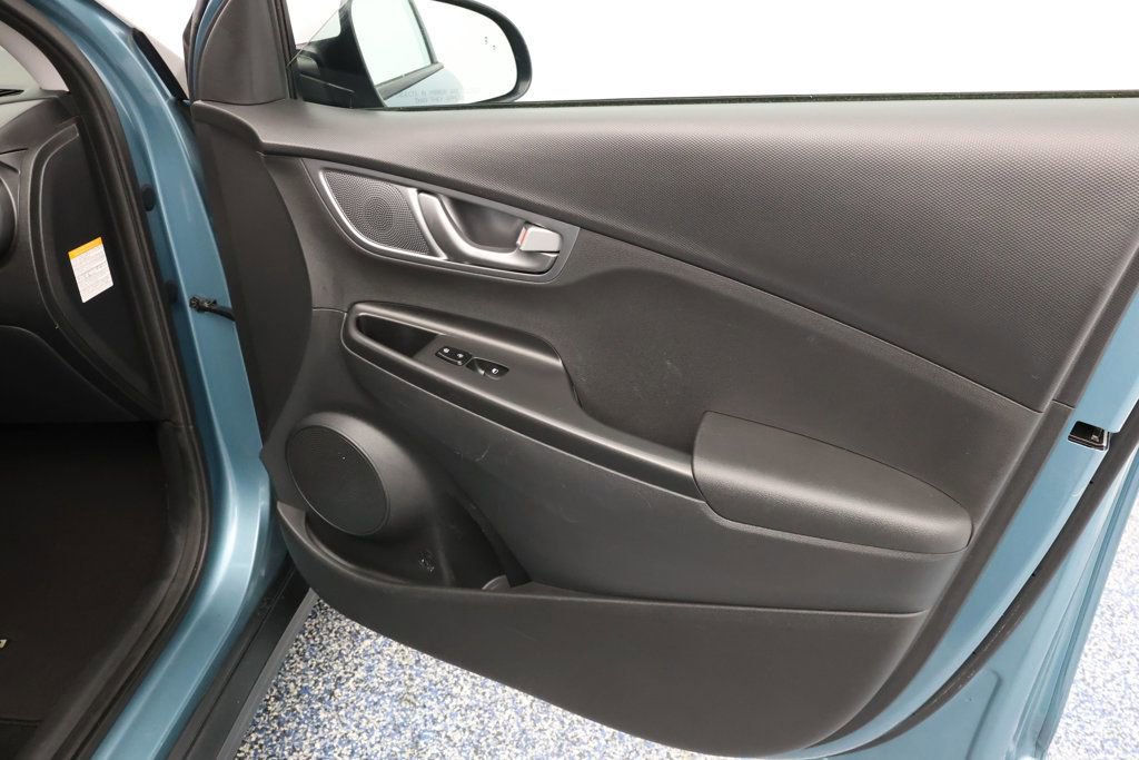 Used 2020 Hyundai Kona SEL w/ Cargo Package image 22