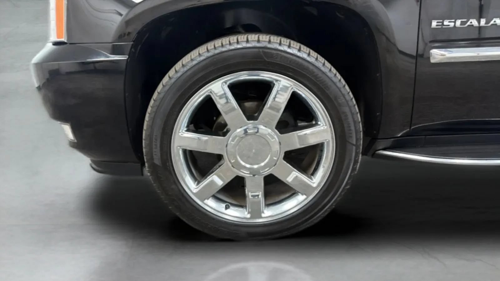 Used 2013 Cadillac Escalade ESV Luxury AWD/4WD image 28