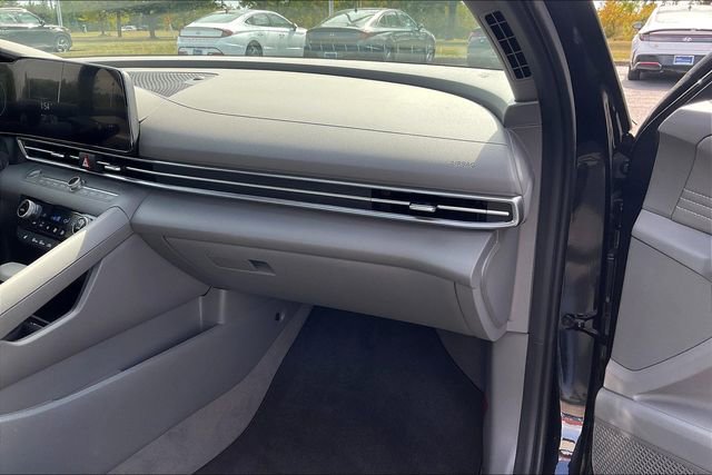 New 2025 Hyundai Elantra SEL image 29