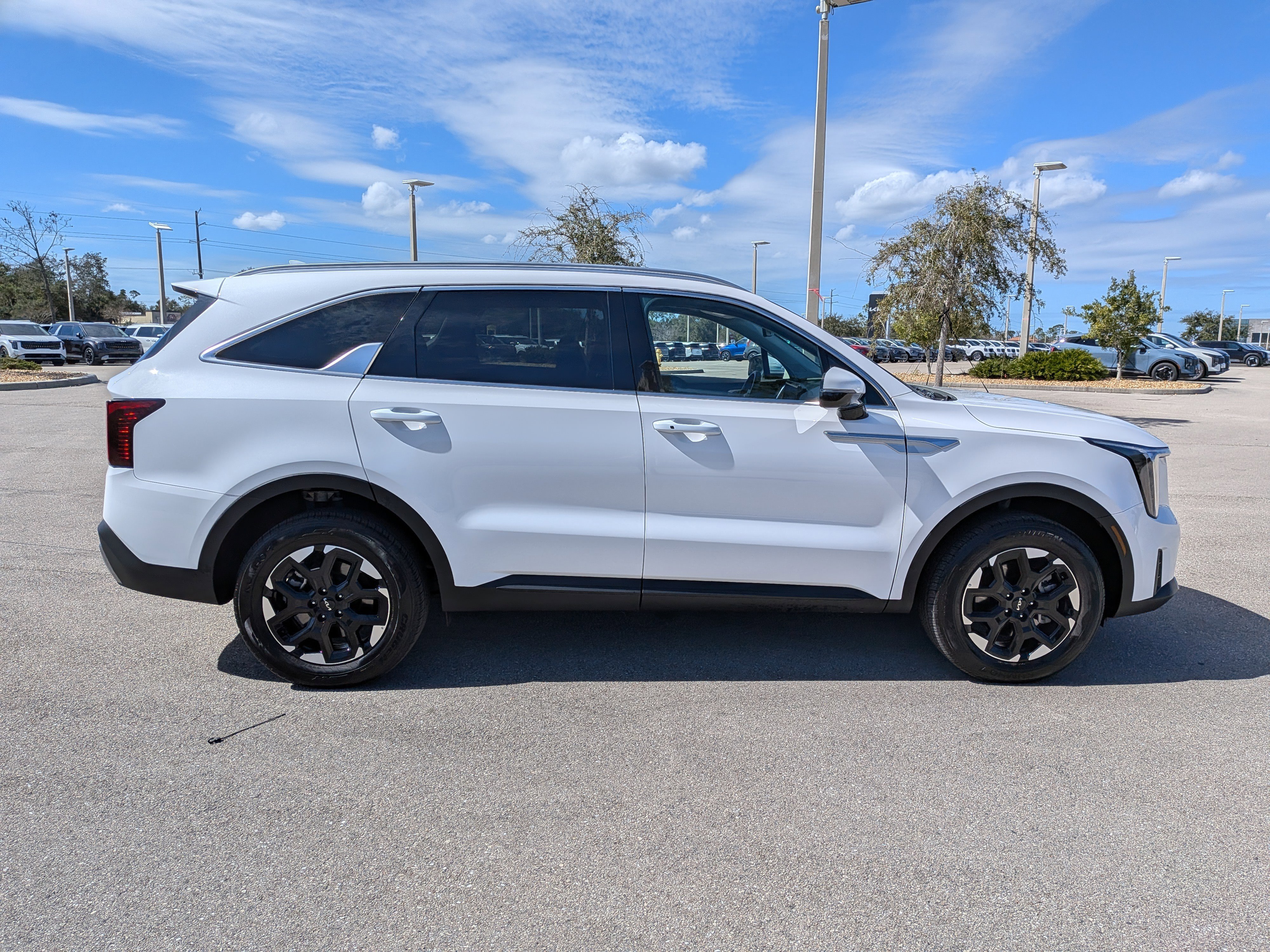 Certified 2025 Kia Sorento S image 4