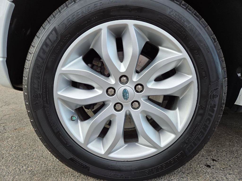 Used 2011 Land Rover LR2 HSE AWD/4WD image 30