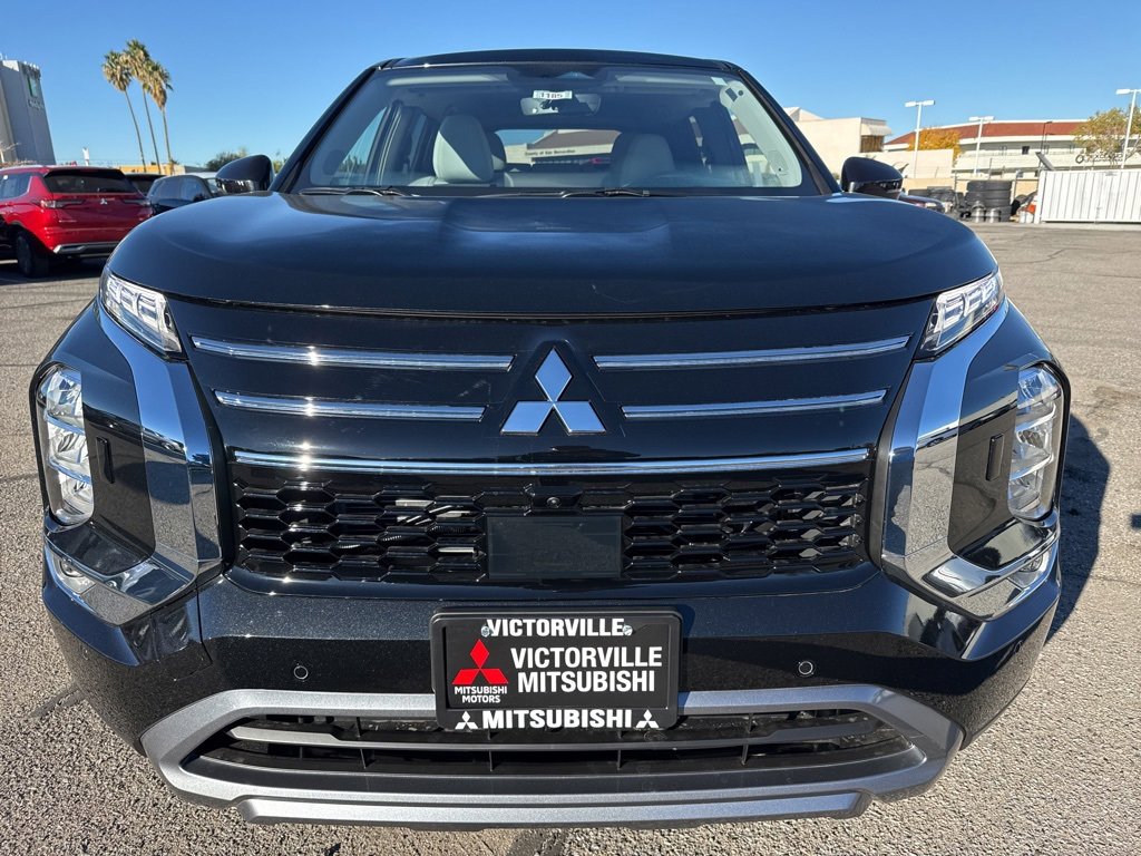 New 2025 Mitsubishi Outlander SE image 2