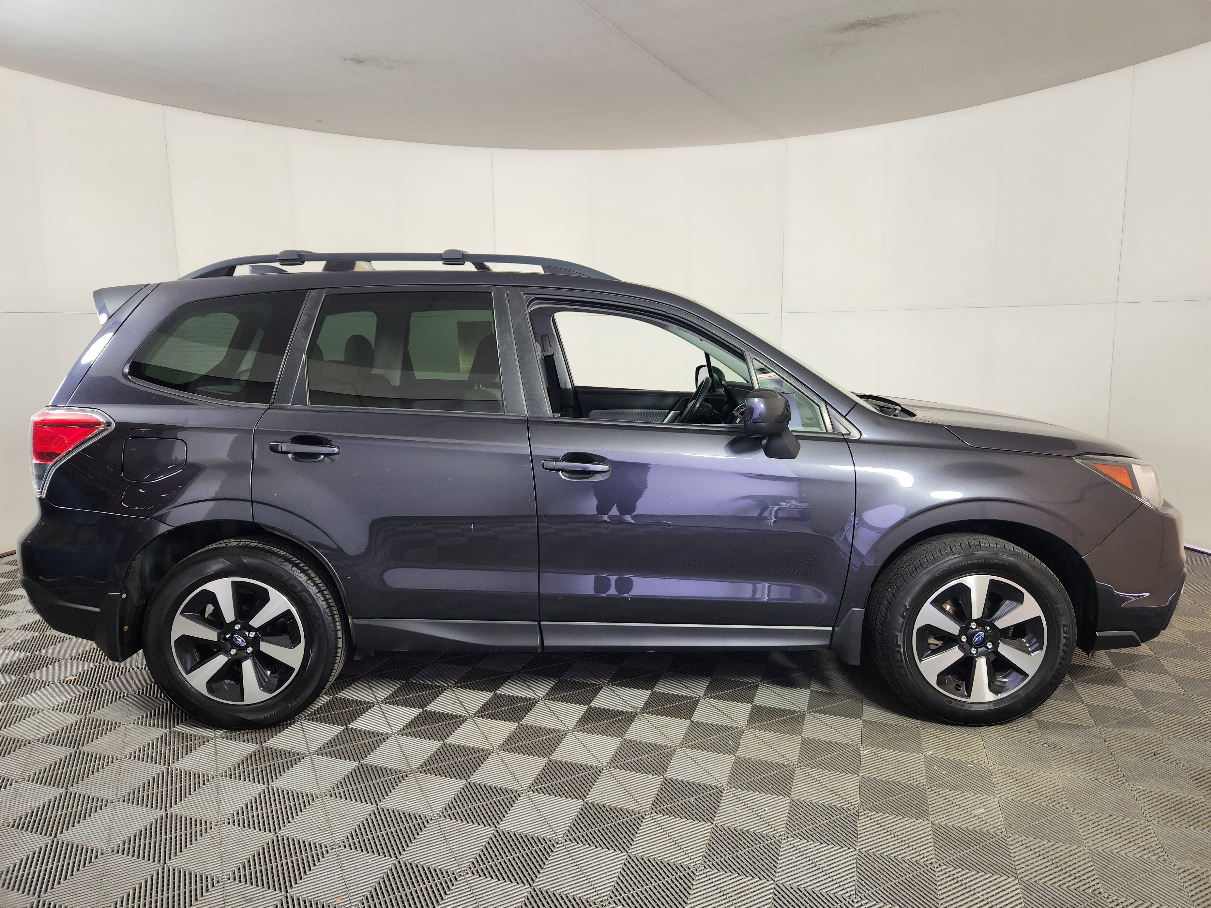 Used 2017 Subaru Forester 2.5i Premium image 8