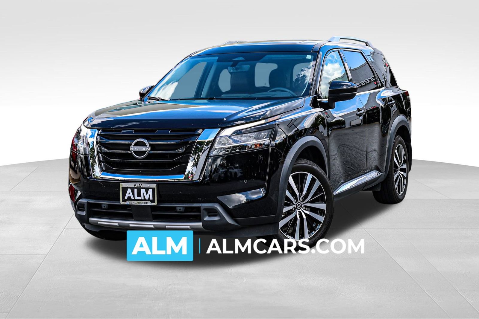 Used 2024 Nissan Pathfinder Platinum w/ Cargo Package