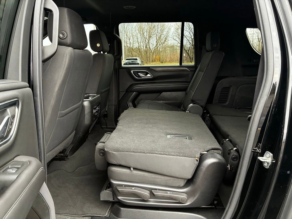 Used 2022 Chevrolet Suburban LS image 32