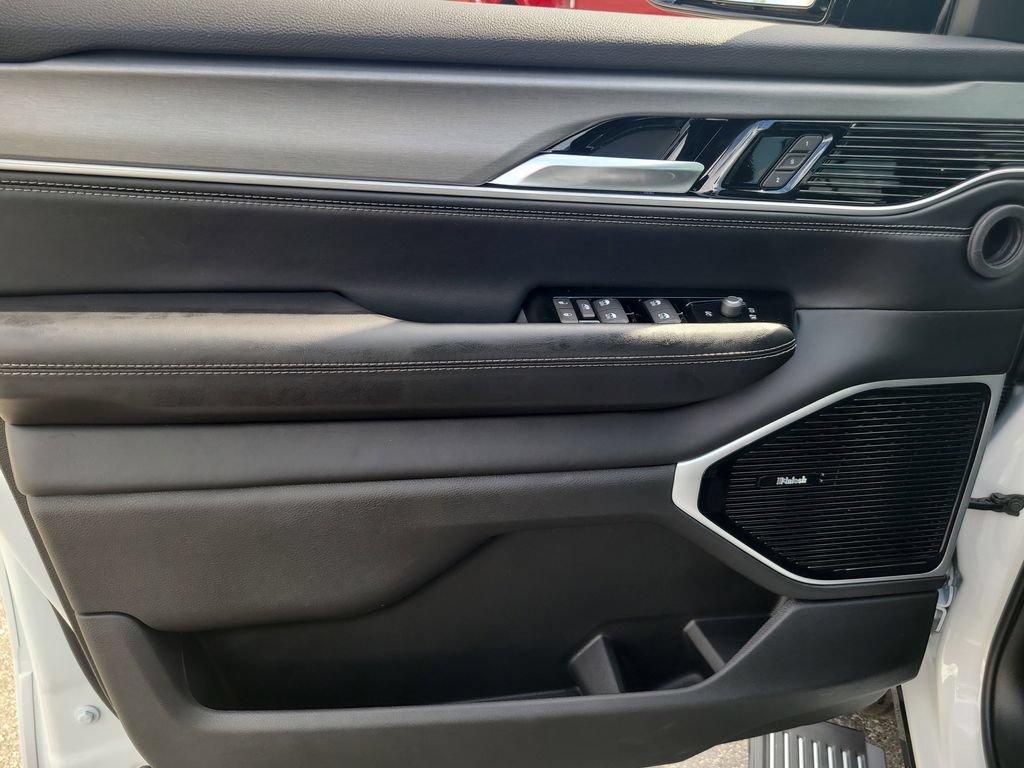 New 2026 Jeep Grand Wagoneer L Limited AWD/4WD image 19