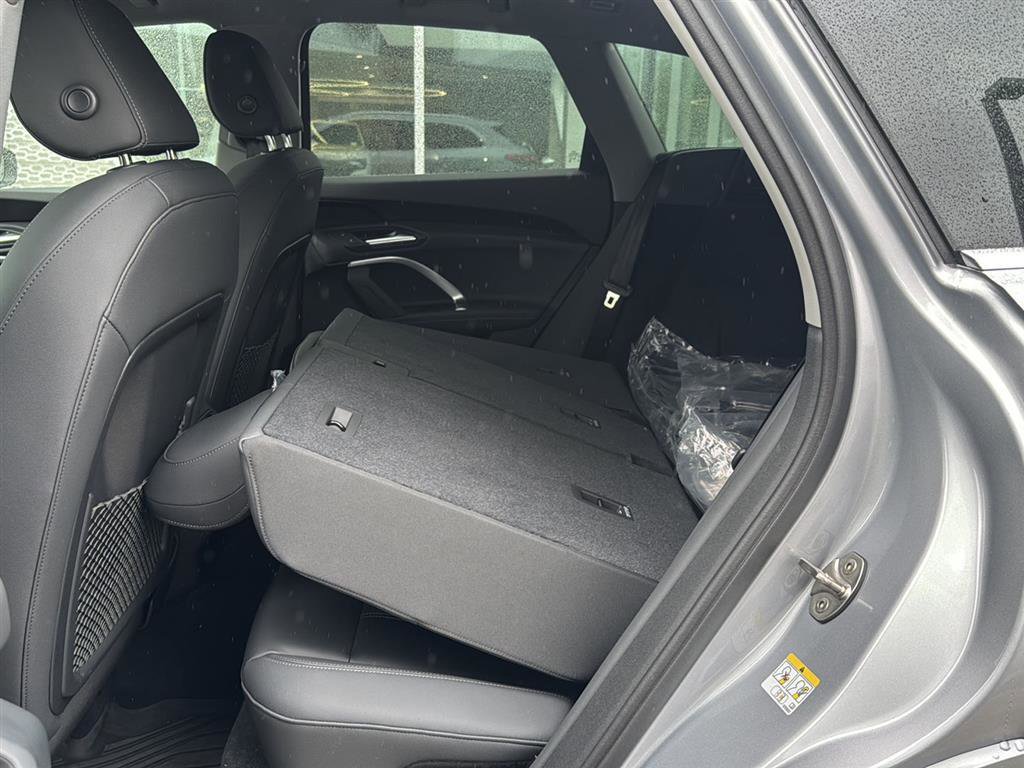 Used 2025 Audi Q5 Premium w/ Convenience Package image 14
