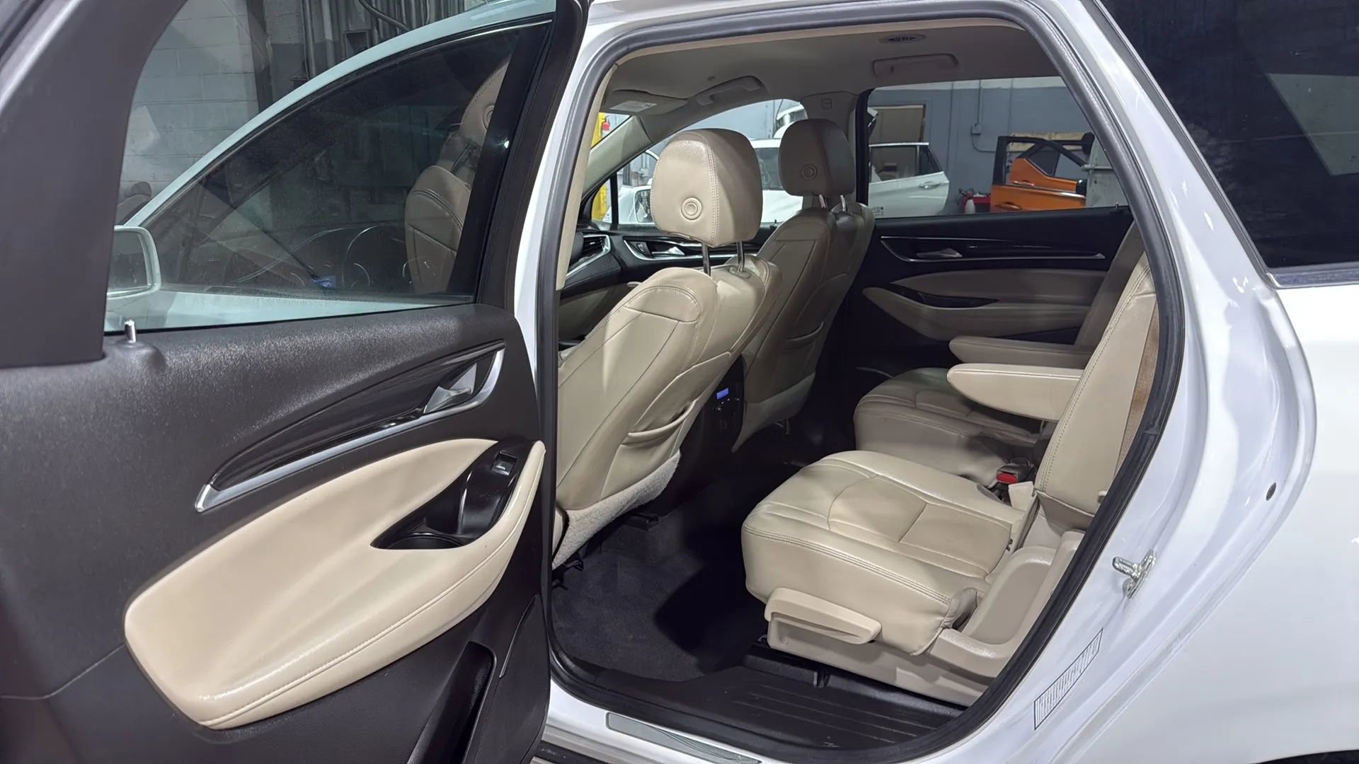 Used 2020 Buick Enclave Essence image 27