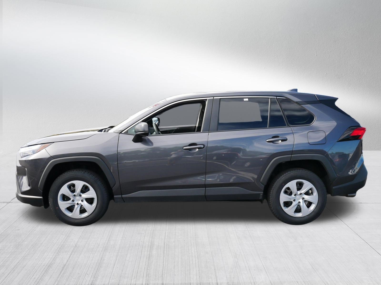 Used 2025 Toyota RAV4 LE AWD/4WD image 4
