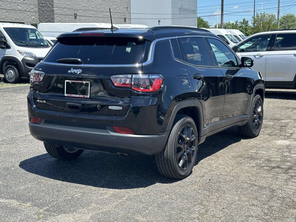 Used 2024 Jeep Compass Latitude AWD/4WD image 4