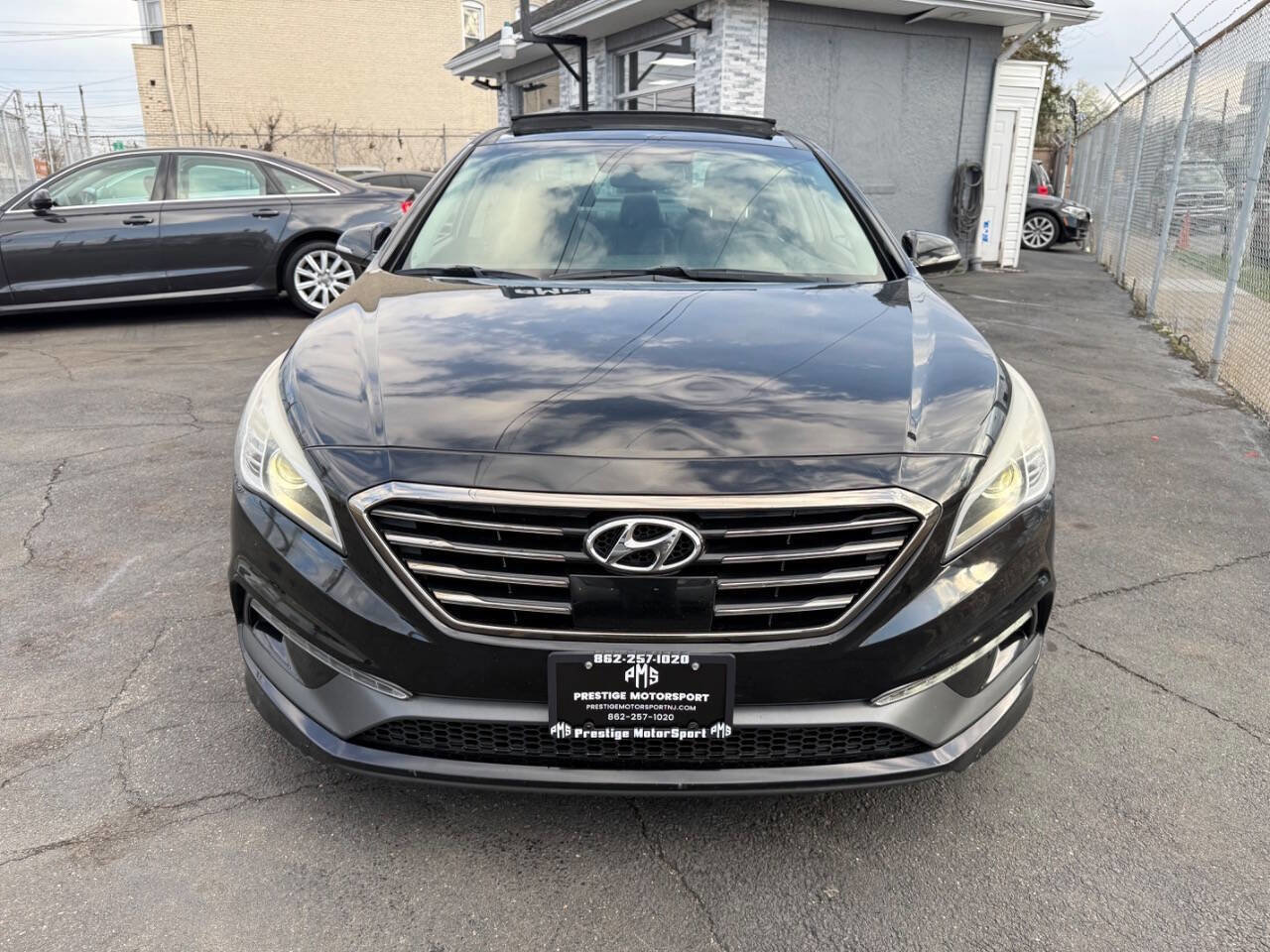Used 2016 Hyundai Sonata Limited w/ Option Group 04 FWD image 9