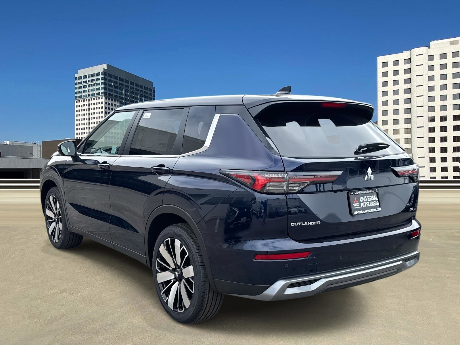 New 2025 Mitsubishi Outlander SE image 4