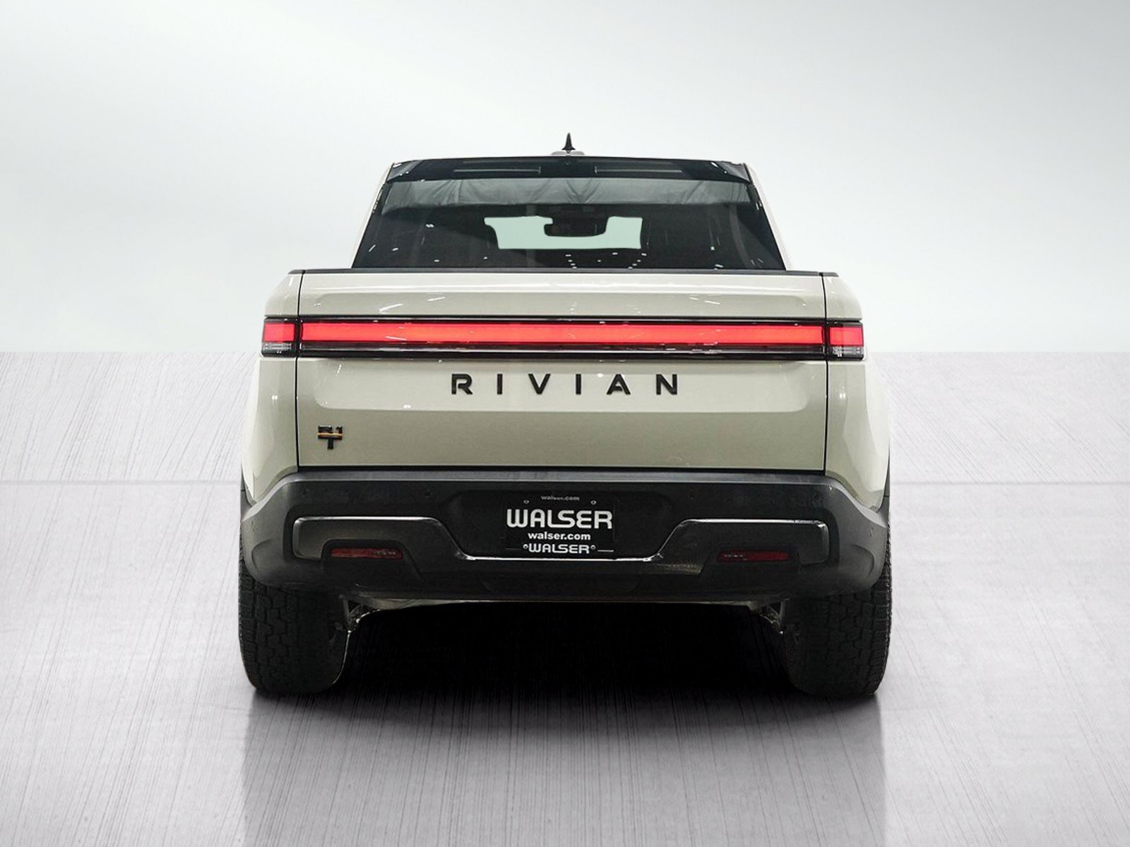 Used 2025 Rivian R1T Adventure Tri AWD/4WD image 4