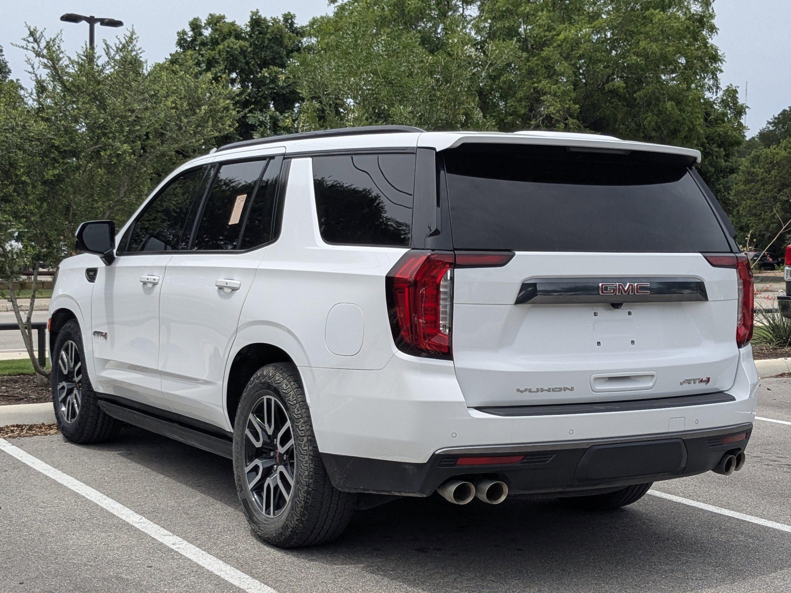 Used 2023 GMC Yukon AT4 w/ AT4 Premium Plus Package AWD/4WD image 6