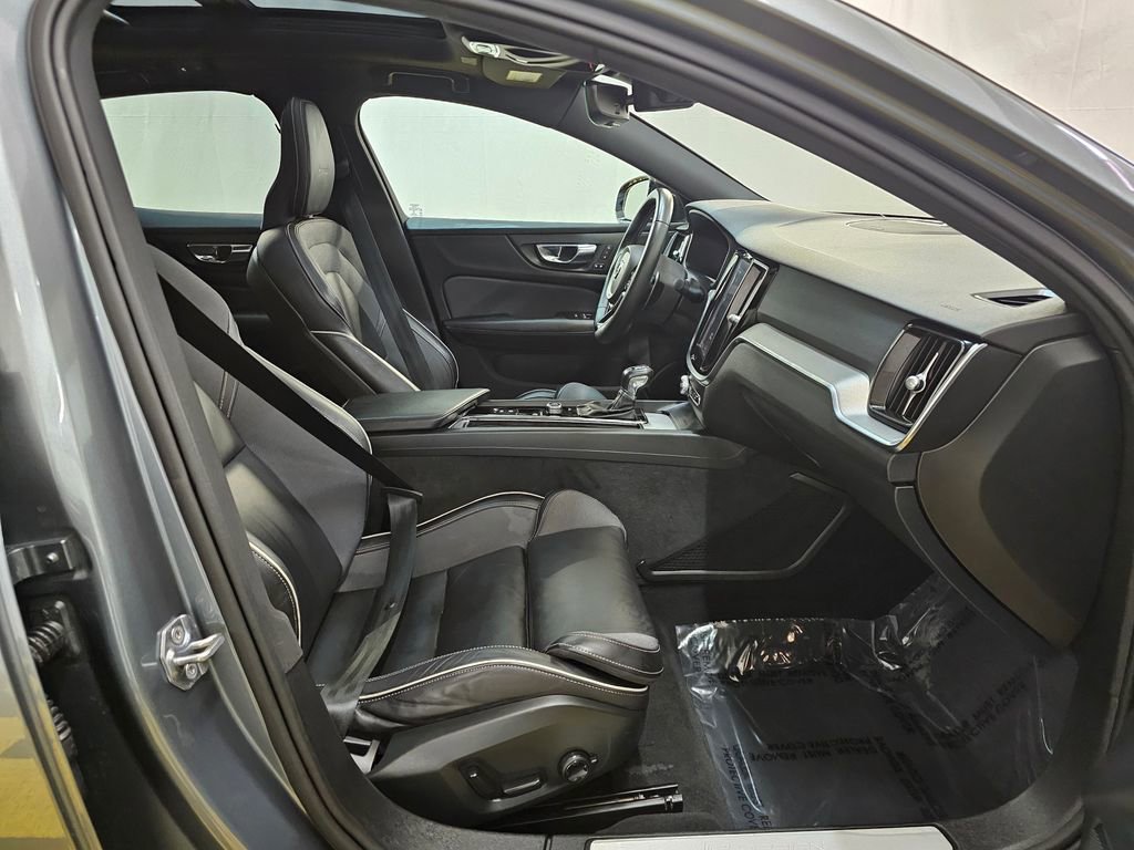 Used 2019 Volvo S60 T5 R-Design image 11