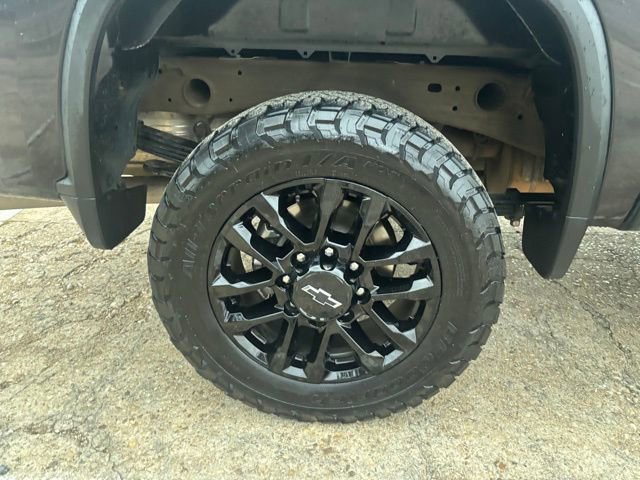 Used 2024 Chevrolet Silverado 2500 LT AWD/4WD image 9