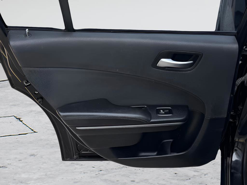 Used 2015 Dodge Charger SE RWD image 19