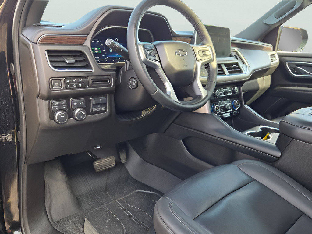 Used 2023 Chevrolet Suburban Z71 w/ Luxury Package AWD/4WD image 28