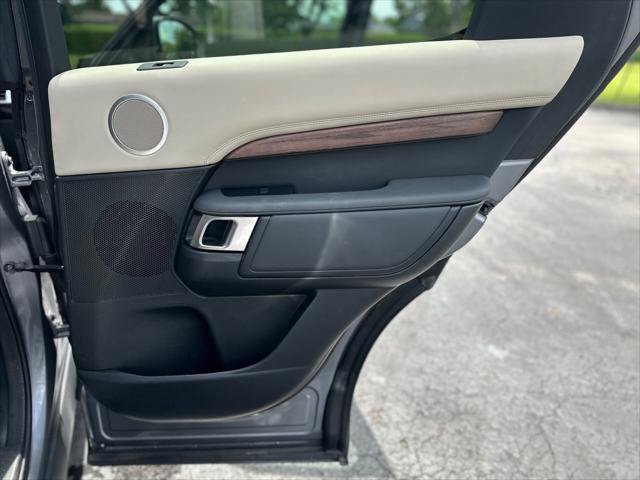 Used 2020 Land Rover Discovery HSE AWD/4WD image 24