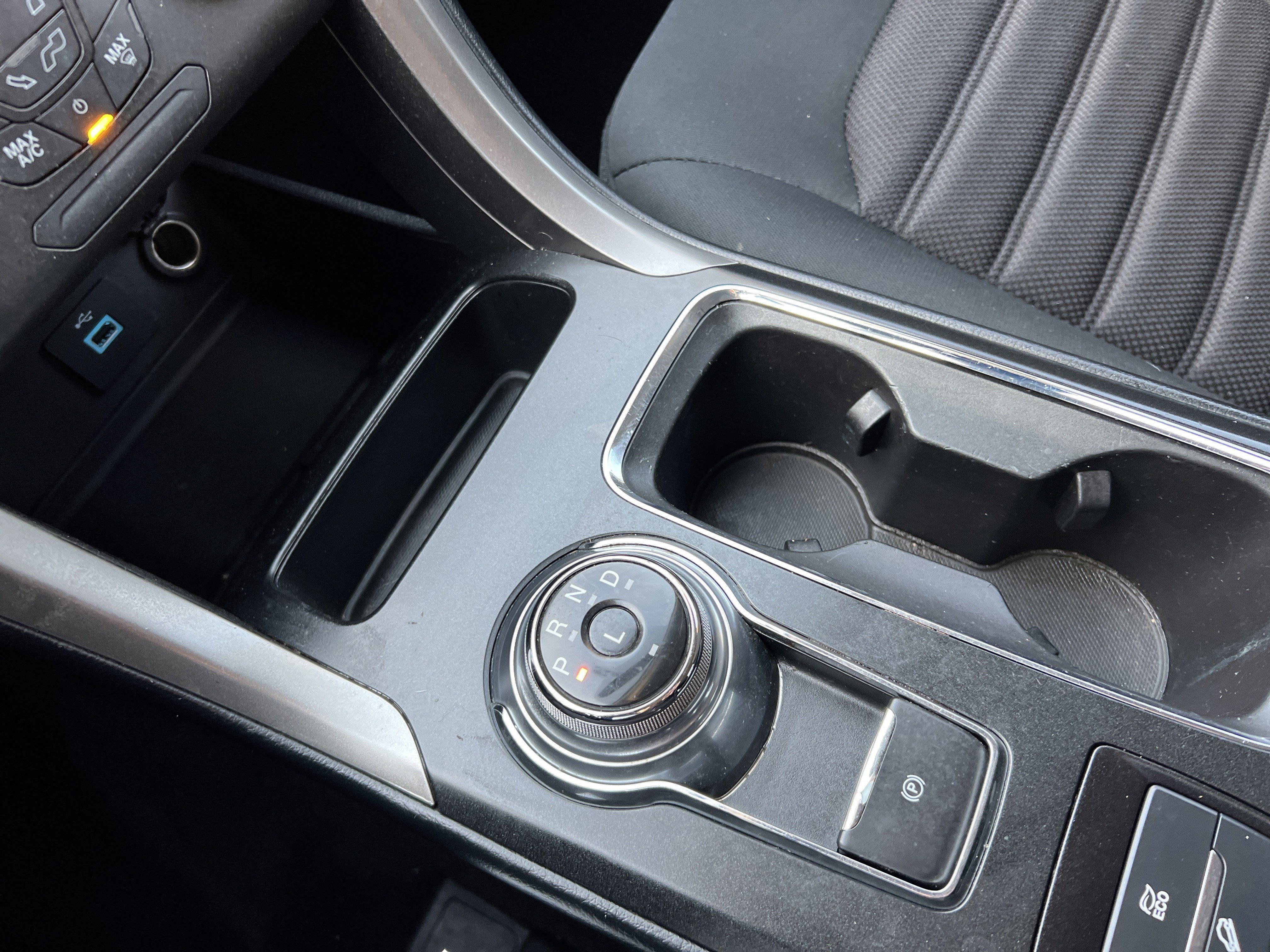 Used 2018 Ford Fusion SE image 24