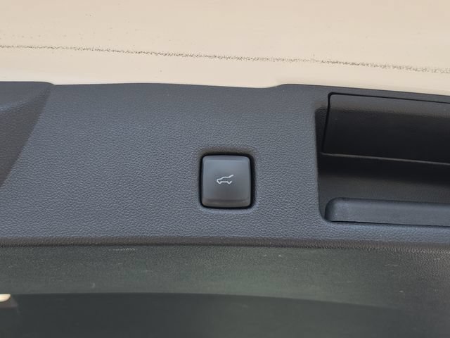 Used 2021 Ford Escape Titanium AWD/4WD image 8
