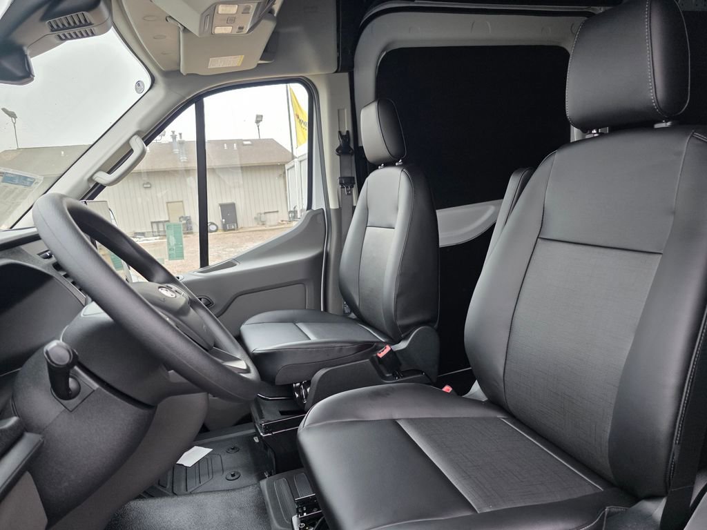 New 2026 Ford Transit 250 148 Medium Roof w/ Load Area Protection Package RWD image 26