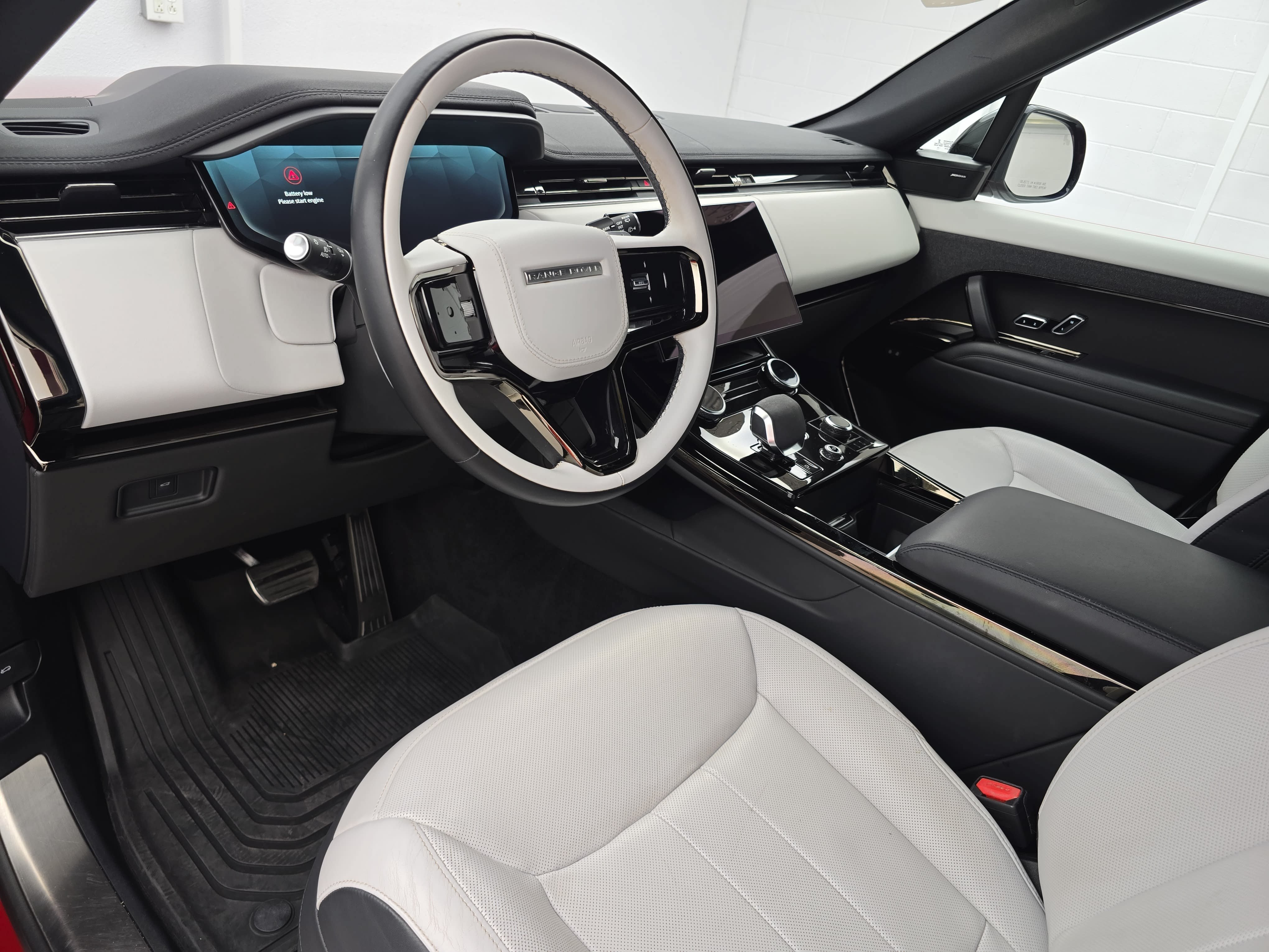 Used 2023 Land Rover Range Rover Sport SE Dynamic AWD/4WD image 4