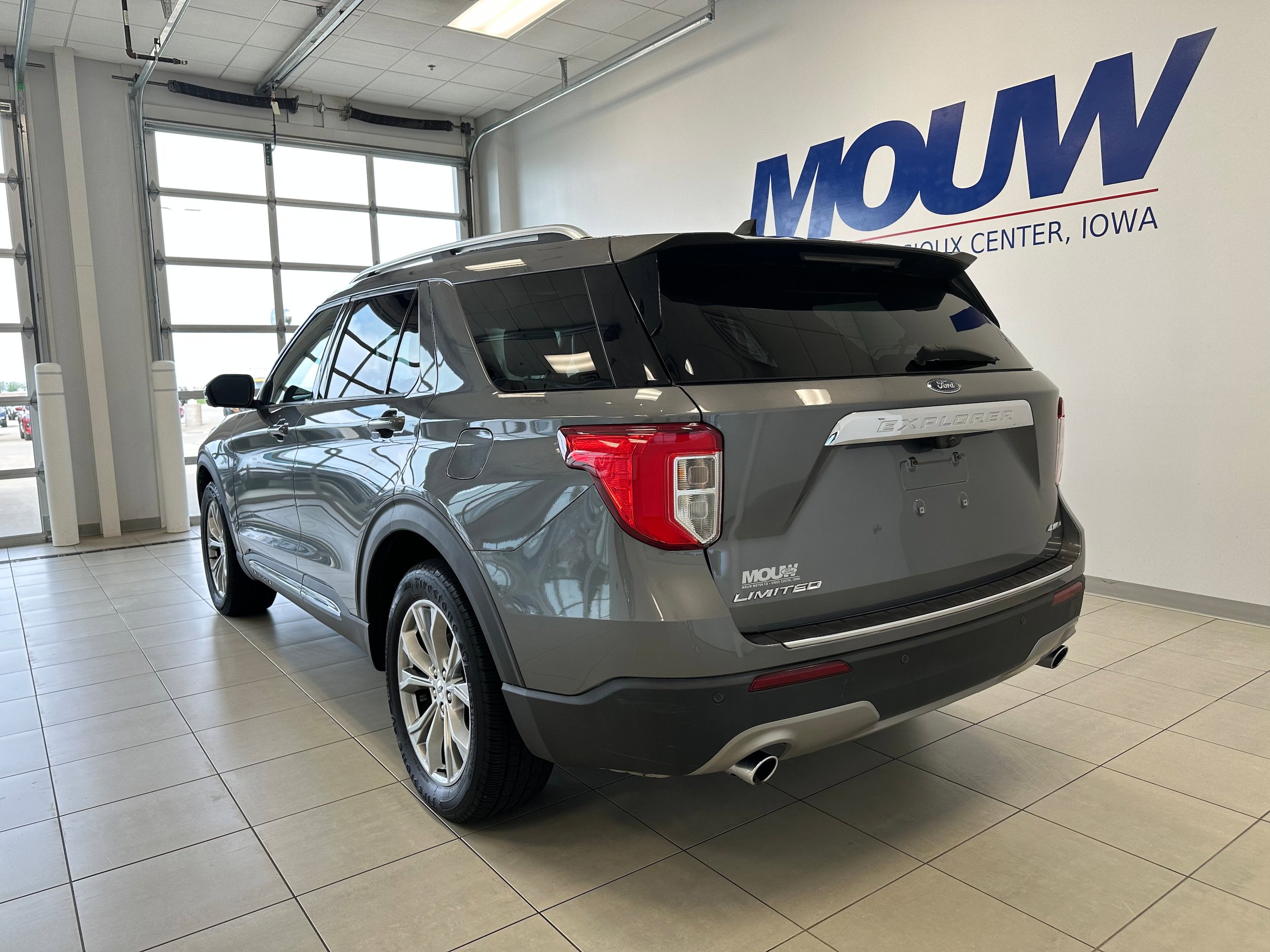 Used 2021 Ford Explorer Limited w/ Equipment Group 301A AWD/4WD image 6