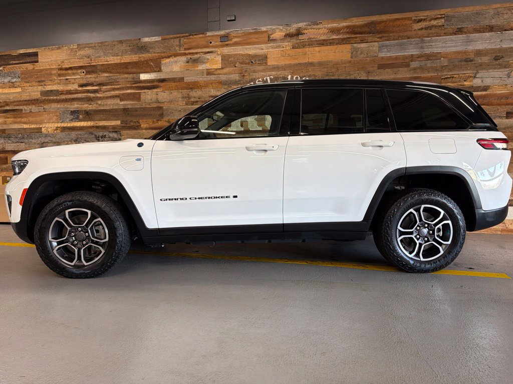 Used 2023 Jeep Grand Cherokee Trailhawk w/ Luxury Tech Group III AWD/4WD image 19