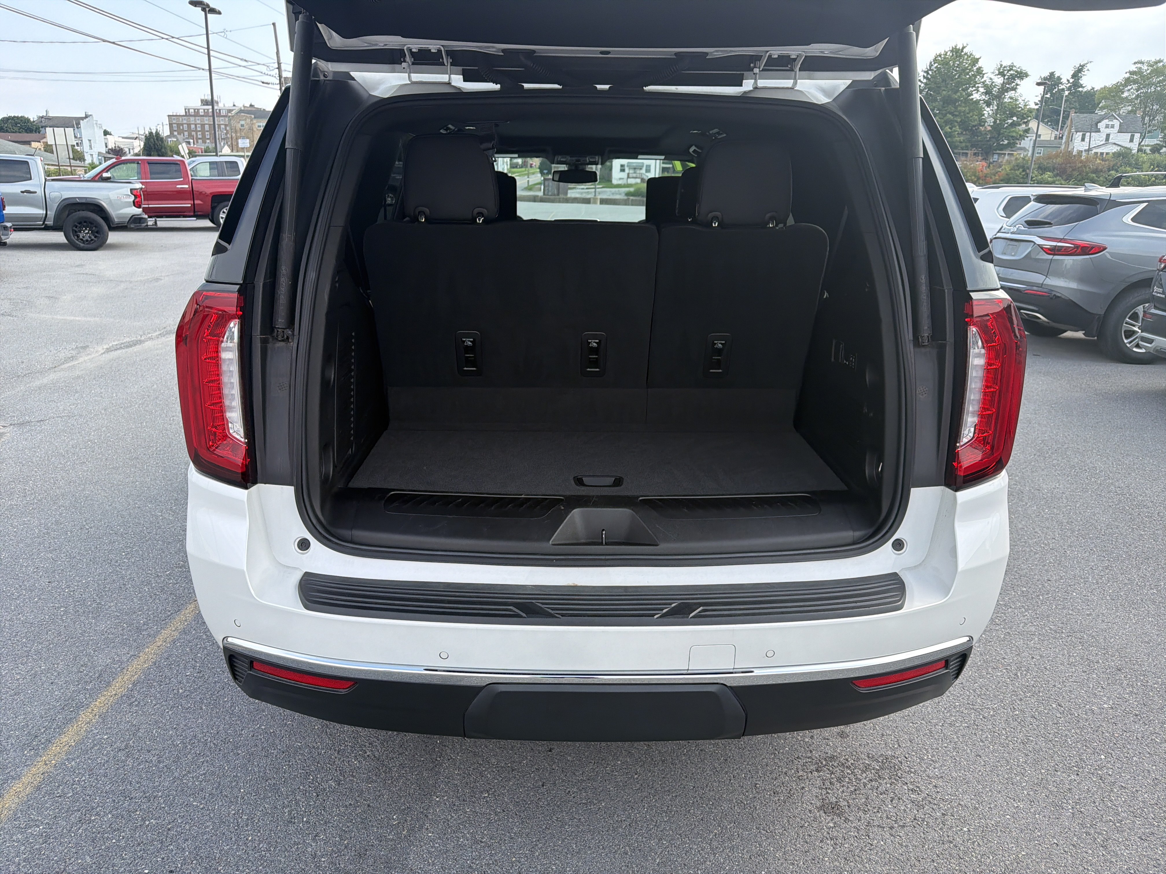 Used 2021 GMC Yukon SLT w/ SLT Premium Package AWD/4WD image 20