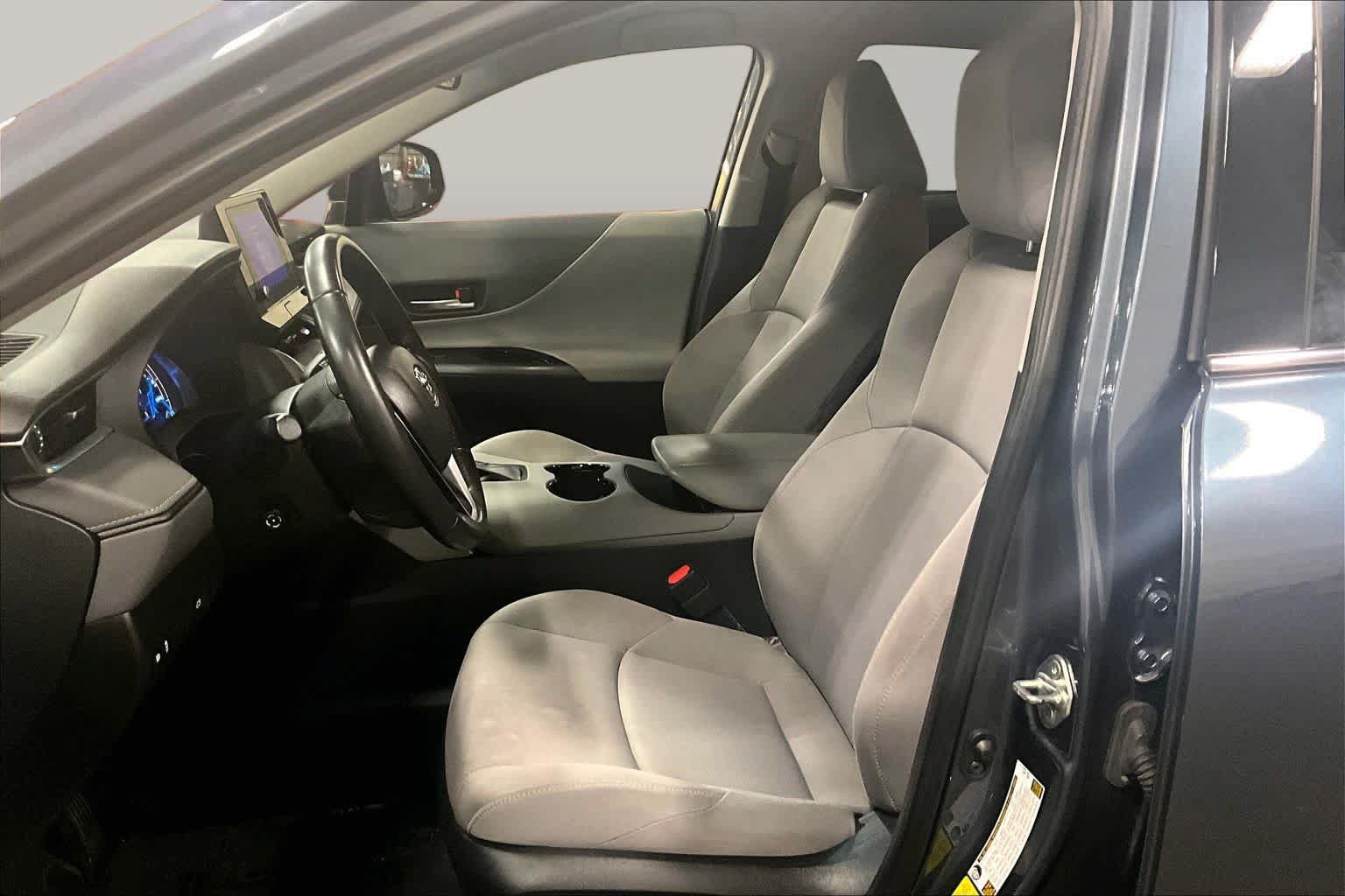 Used 2023 Toyota Venza LE AWD/4WD image 8
