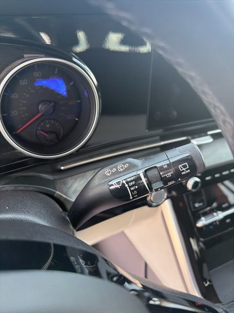 Used 2023 Kia Carnival EX image 18