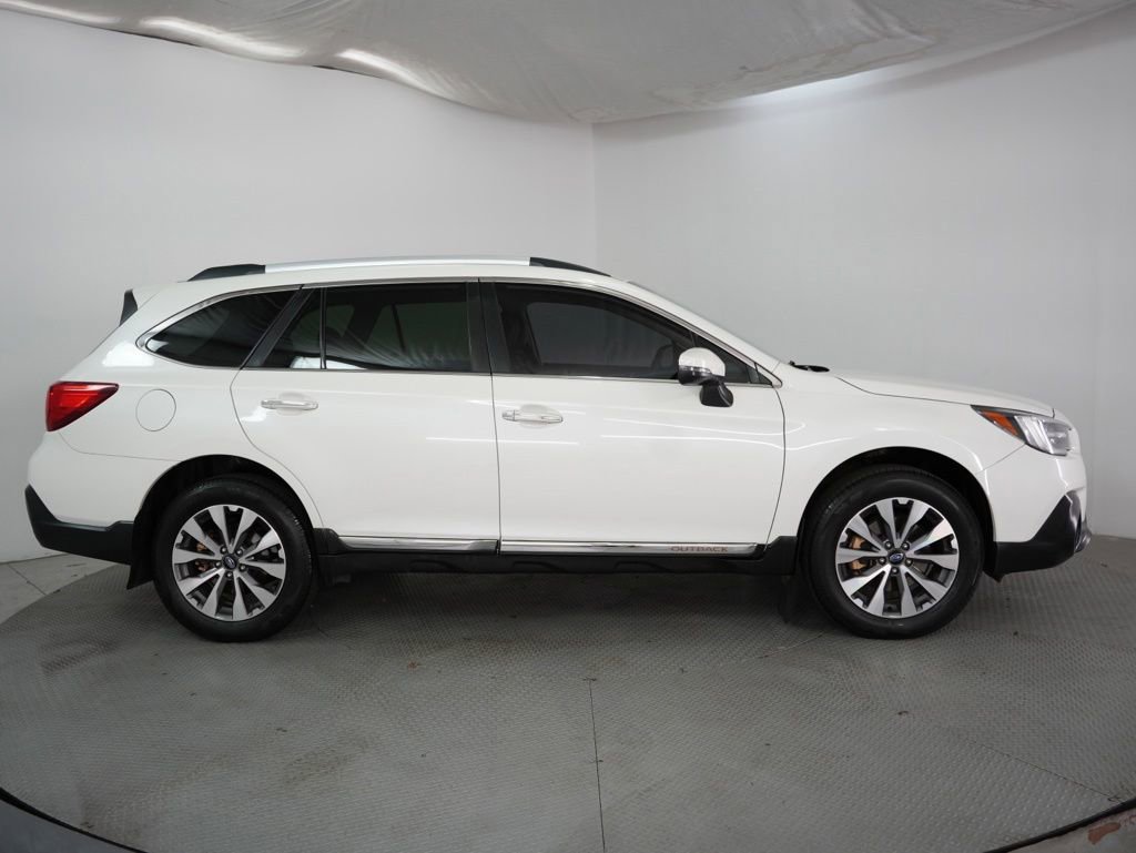 Used 2018 Subaru Outback 2.5i Touring AWD/4WD image 5