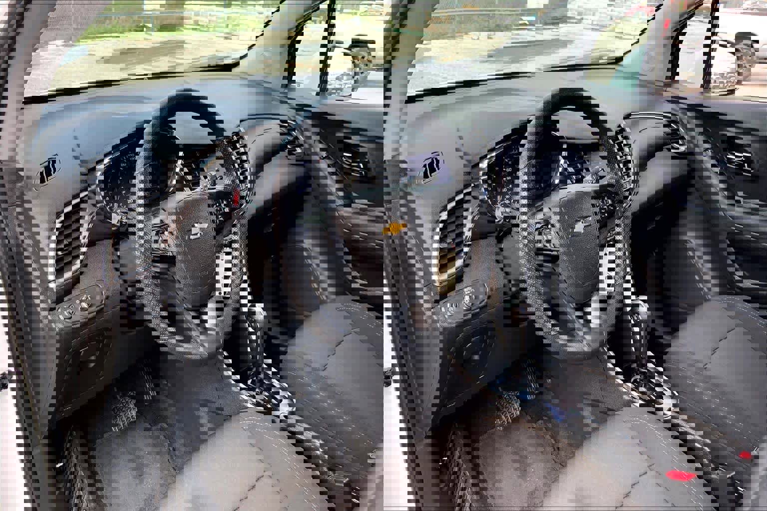 Used 2020 Chevrolet Trax LT image 16