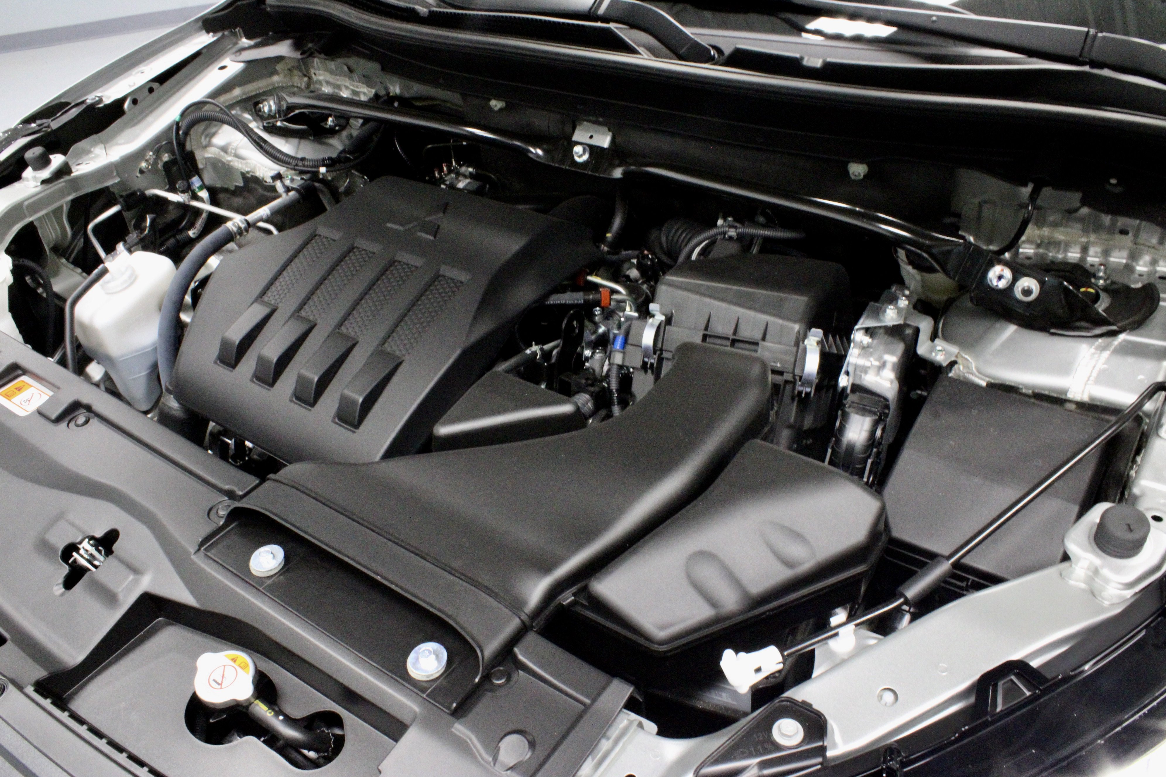 New 2025 Mitsubishi Eclipse Cross LE image 28