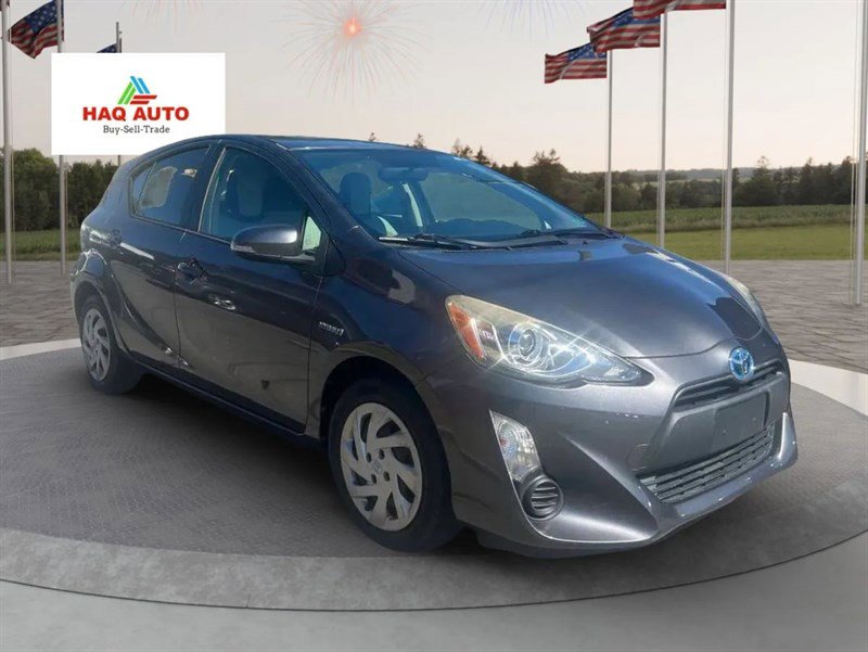 Used 2015 Toyota Prius C One image 3